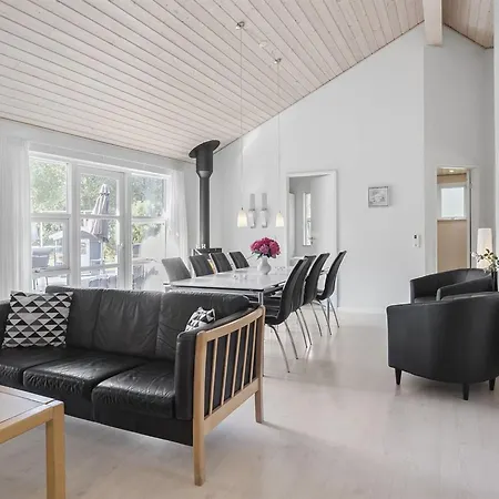 Toa - 600m From The Sea By Interhome